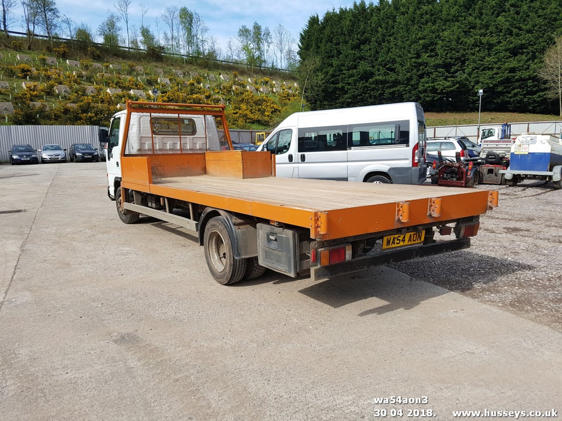 2004 ISUZU NQR70 FLAT BED LORRY - Image 3 of 6