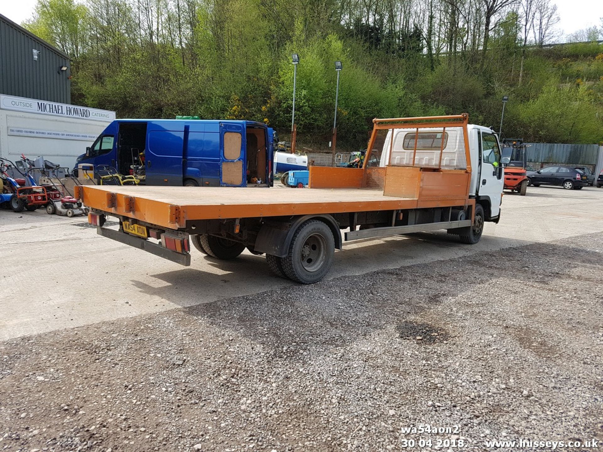 2004 ISUZU NQR70 FLAT BED LORRY - Image 2 of 6