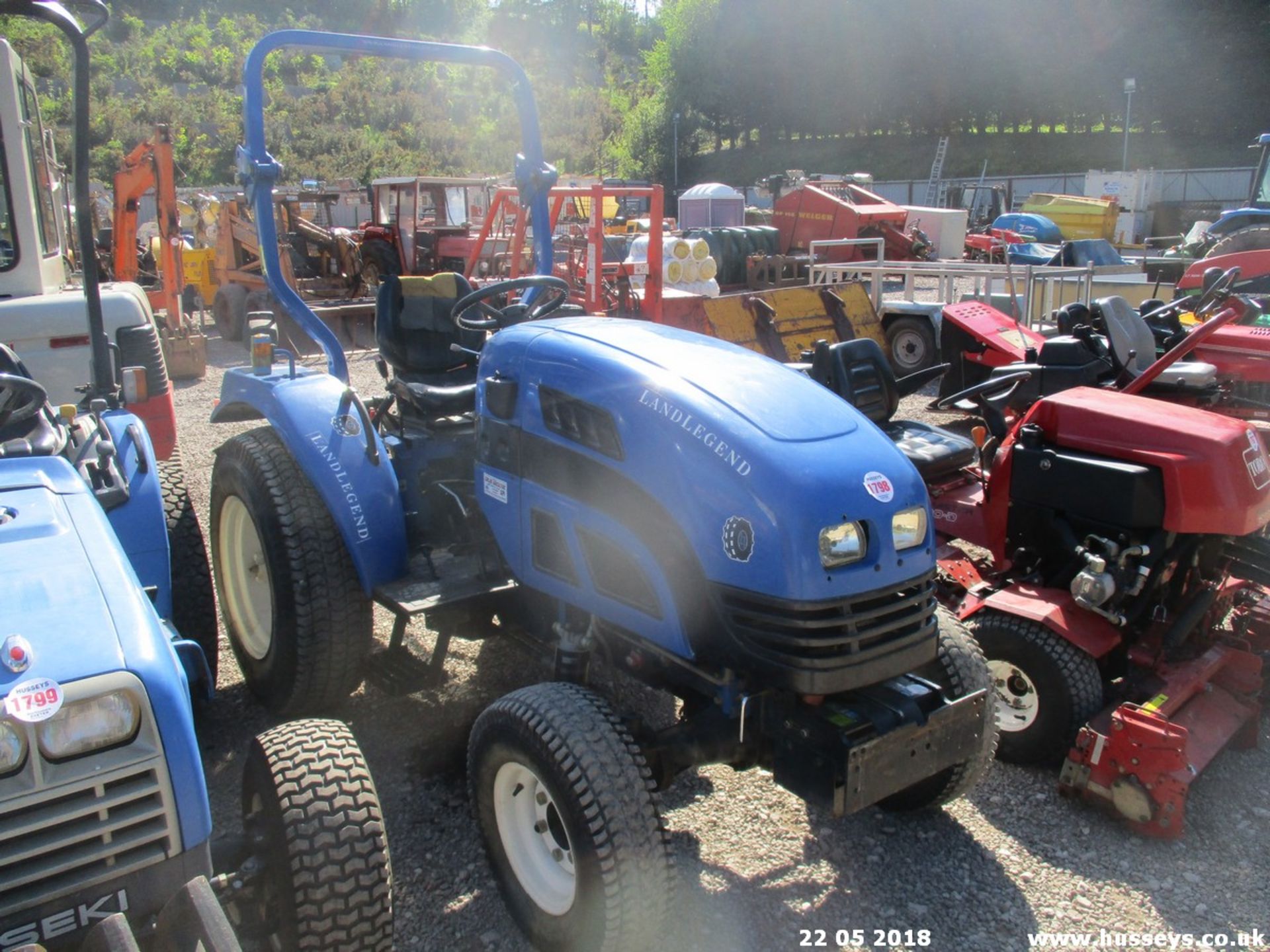 LAND LEGEND COMPACT TRACTOR 662HRS STARTS RUNS DRIVES - Image 2 of 4