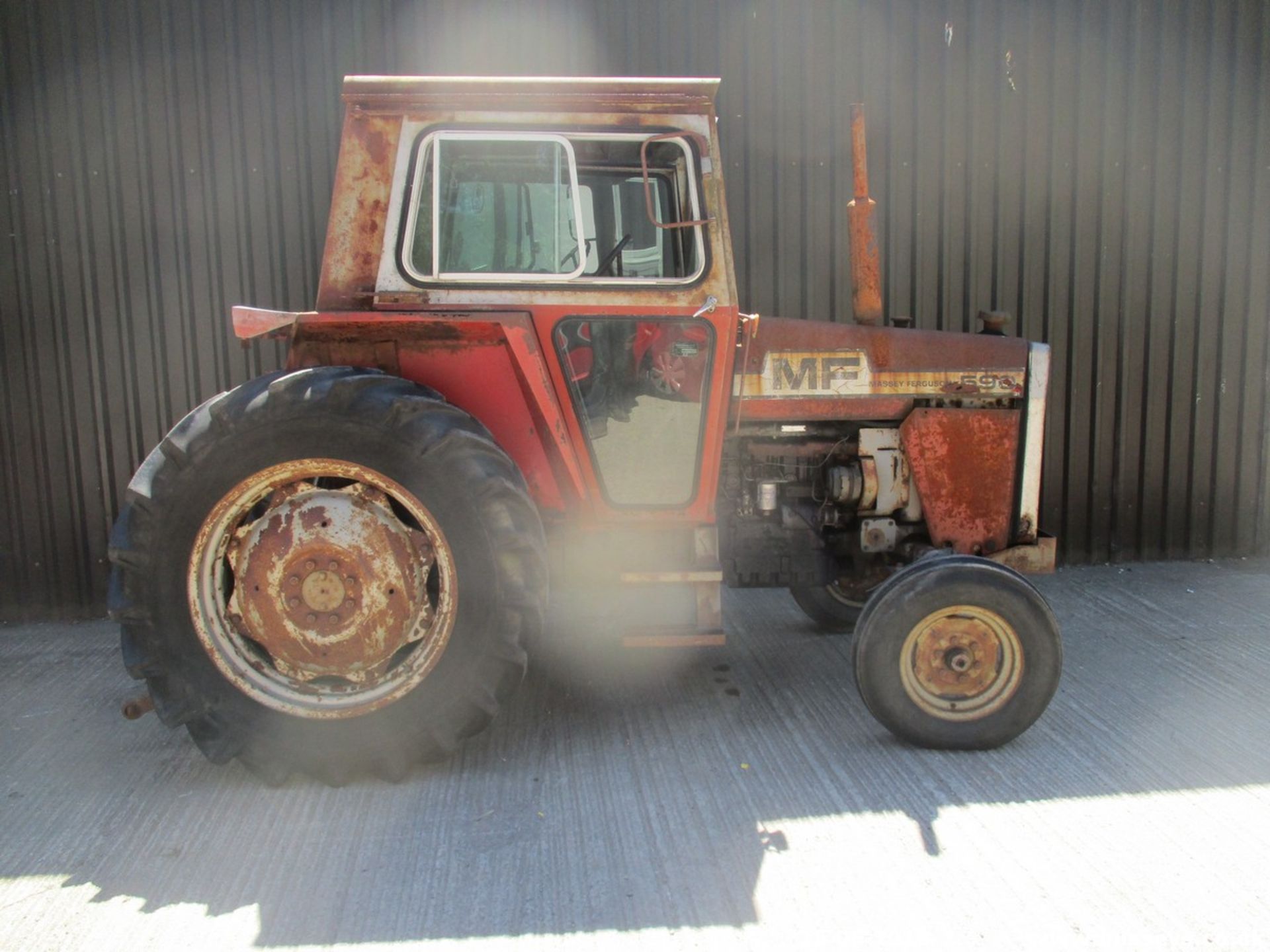 M.F.590 TRACTOR XUO 25V (YR 1980) NON RUNNER 8 SPEED - Image 3 of 3