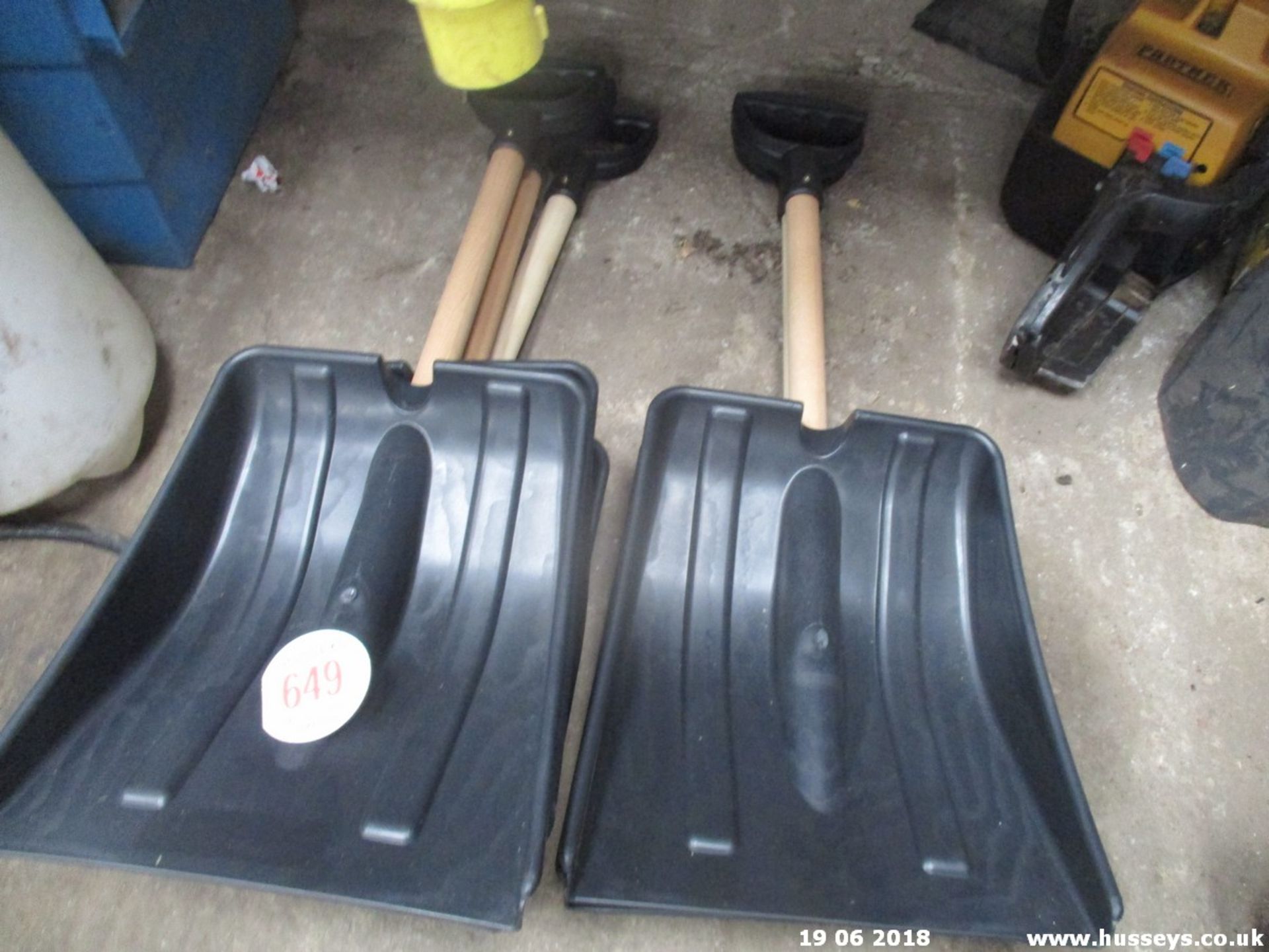 5 SHOVELS