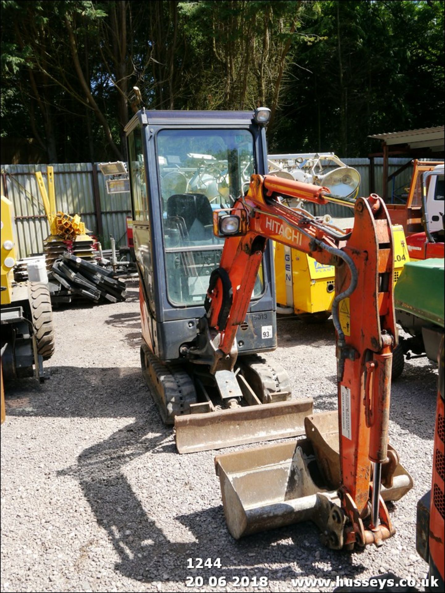 HITACHI ZAXIS 17U DIGGER 2013, 1096 RECORDED HOURS, C/W 2 BUCKETS, PIPED 719013 - Image 2 of 7