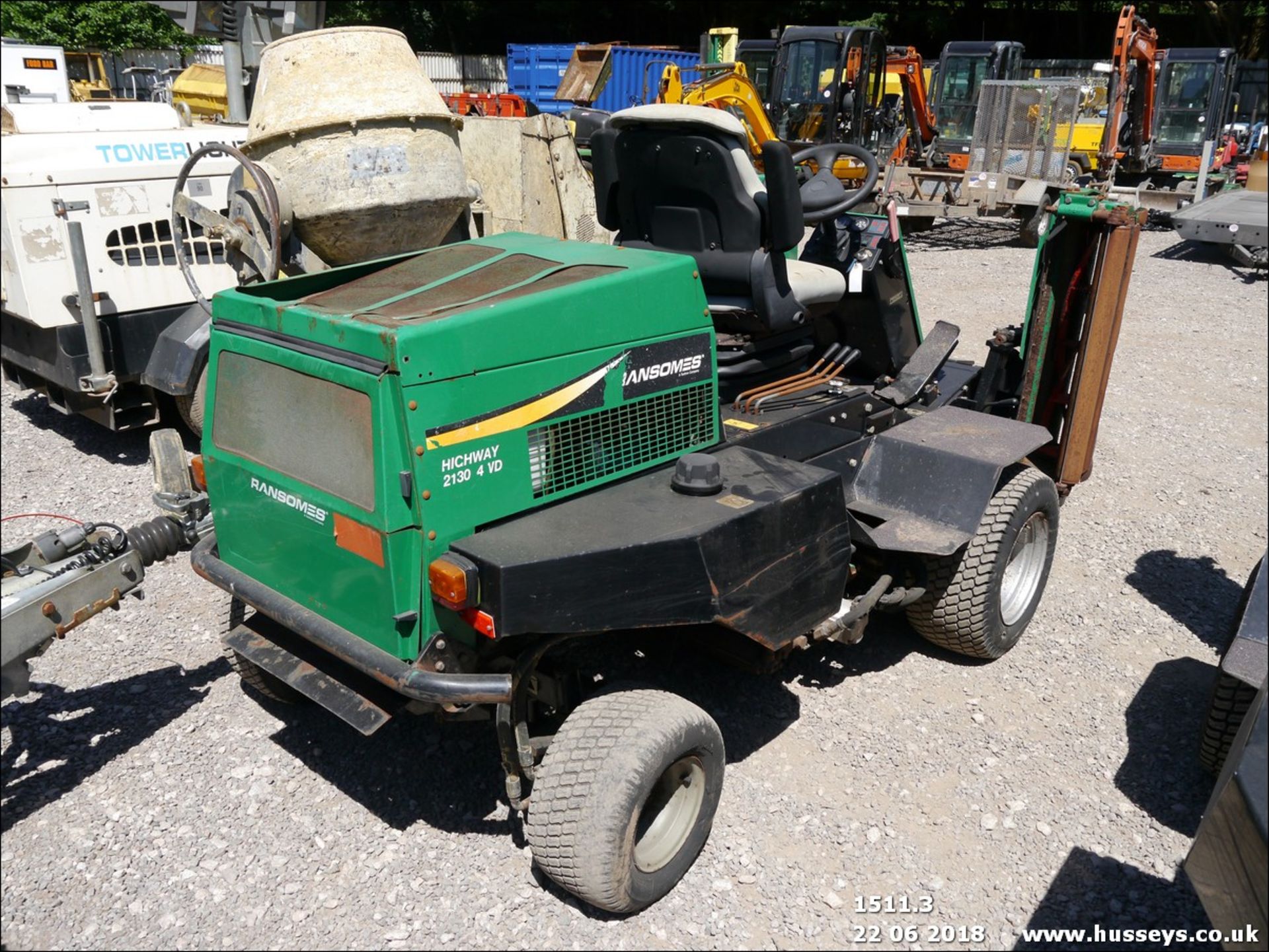 RANSOME HIGHWAY 2130 4WD MOWER, RUNS, DRIVES, CUTS - Image 4 of 6