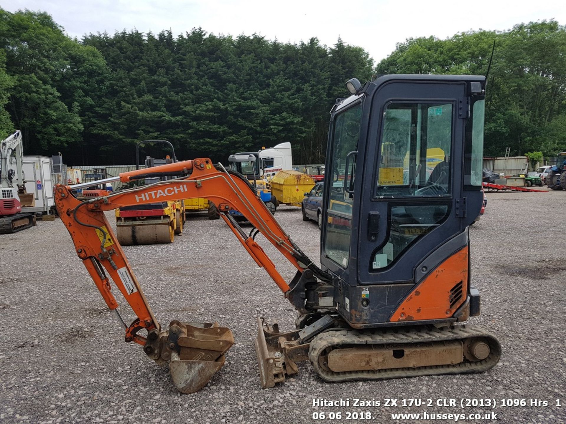 HITACHI ZAXIS 17U DIGGER 2013, 1096 RECORDED HOURS, C/W 2 BUCKETS, PIPED 719013