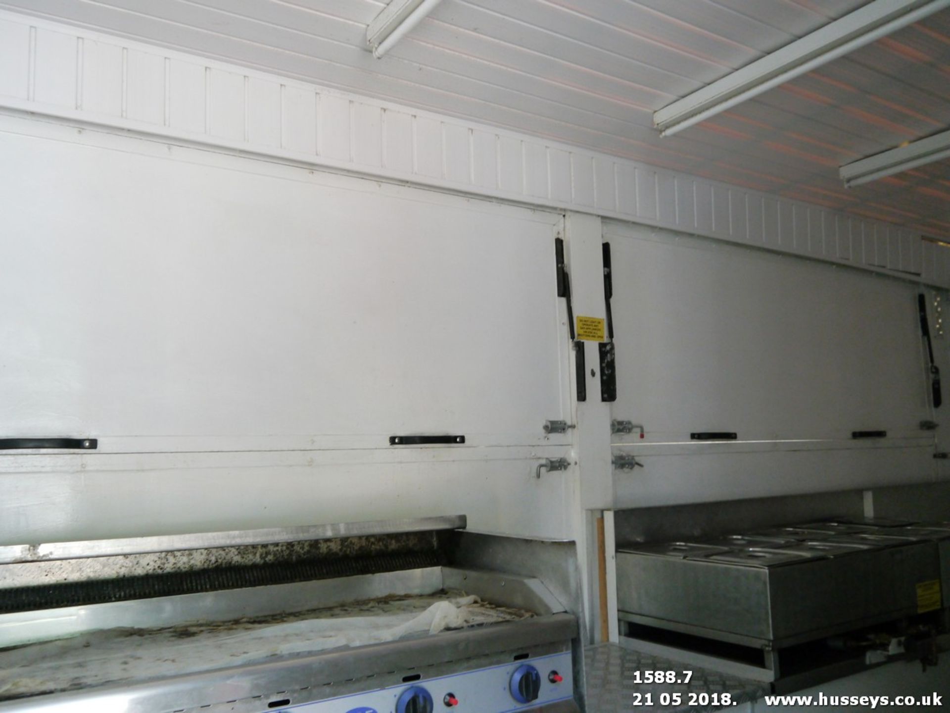 TWIN AXLE CATERING TRAILER - Image 7 of 8