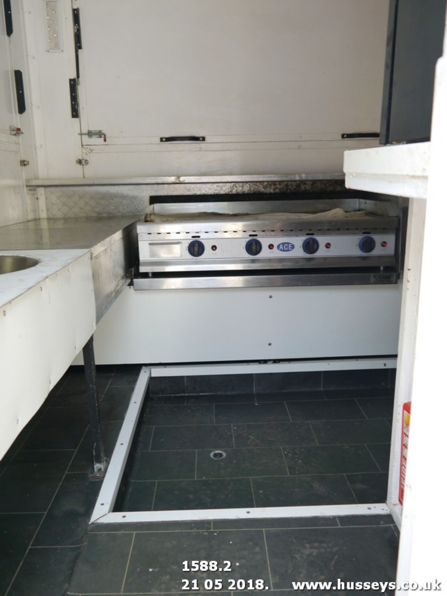 TWIN AXLE CATERING TRAILER - Image 2 of 8