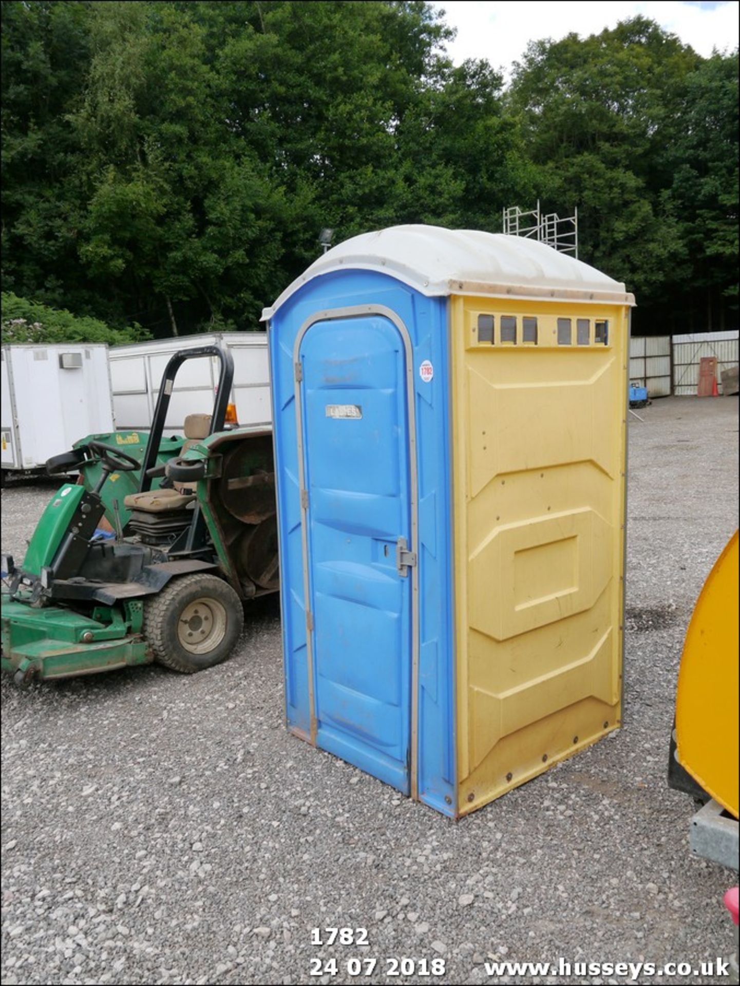 PORTABLE TOILET