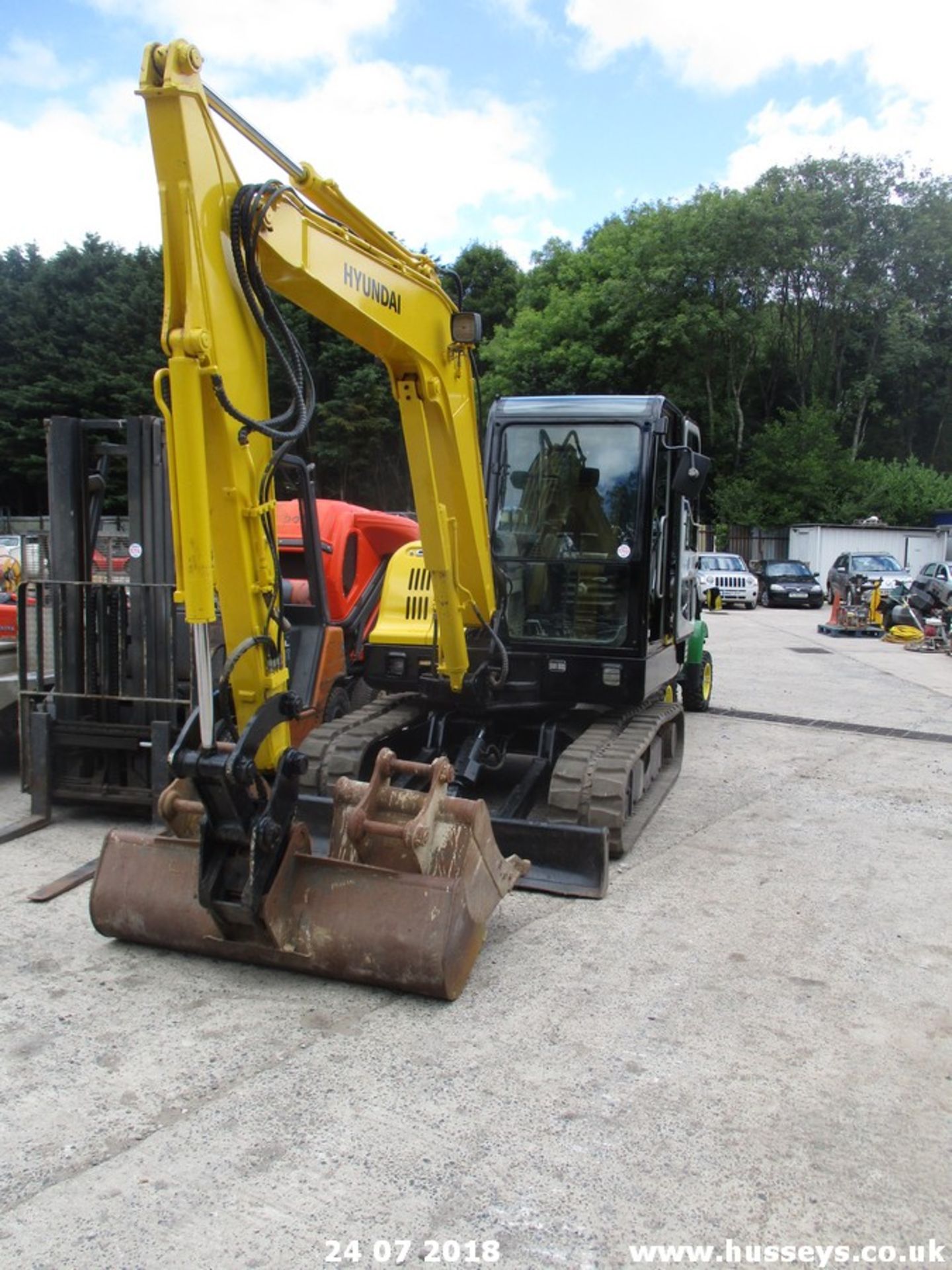 HYUNDAI EX55-7A (2010) 3980 HRS C/W 3 BUCKETS - Image 2 of 12