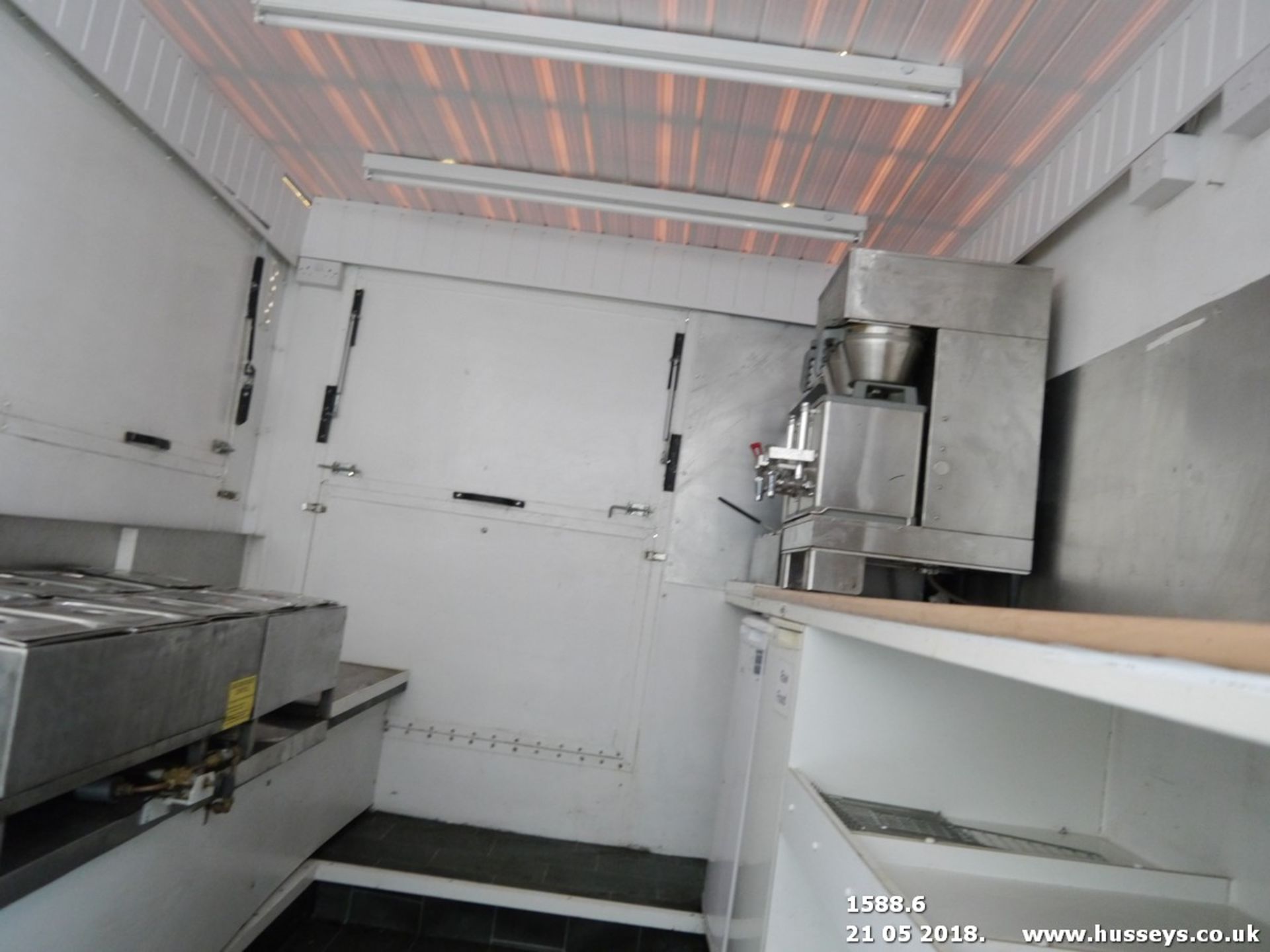TWIN AXLE CATERING TRAILER - Image 6 of 8