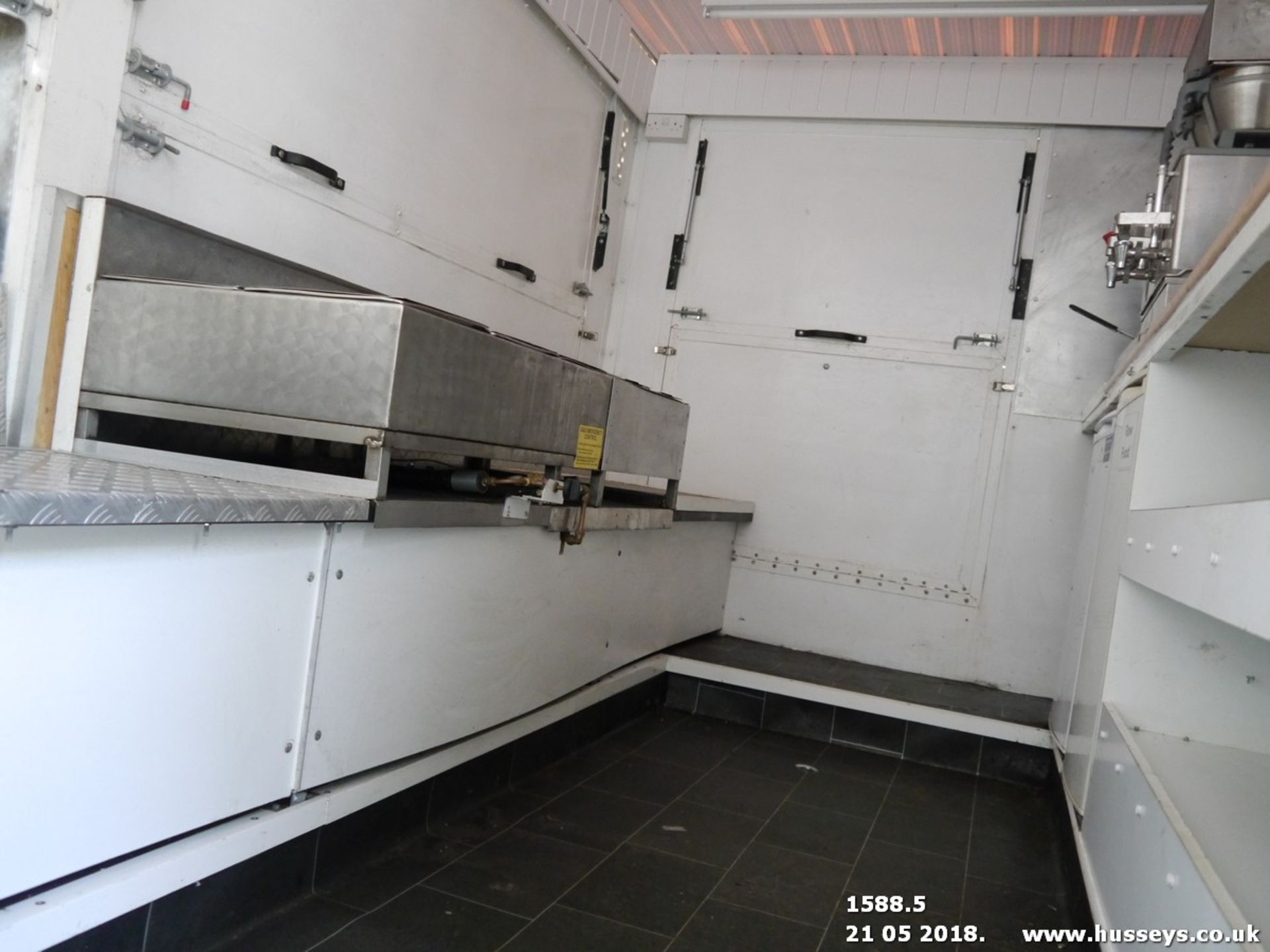 TWIN AXLE CATERING TRAILER - Image 5 of 8