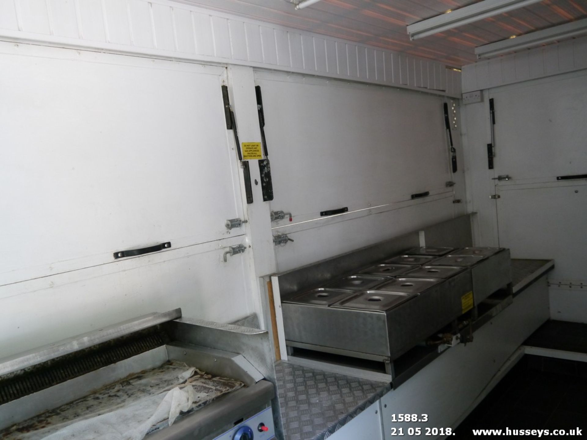 TWIN AXLE CATERING TRAILER - Image 3 of 8