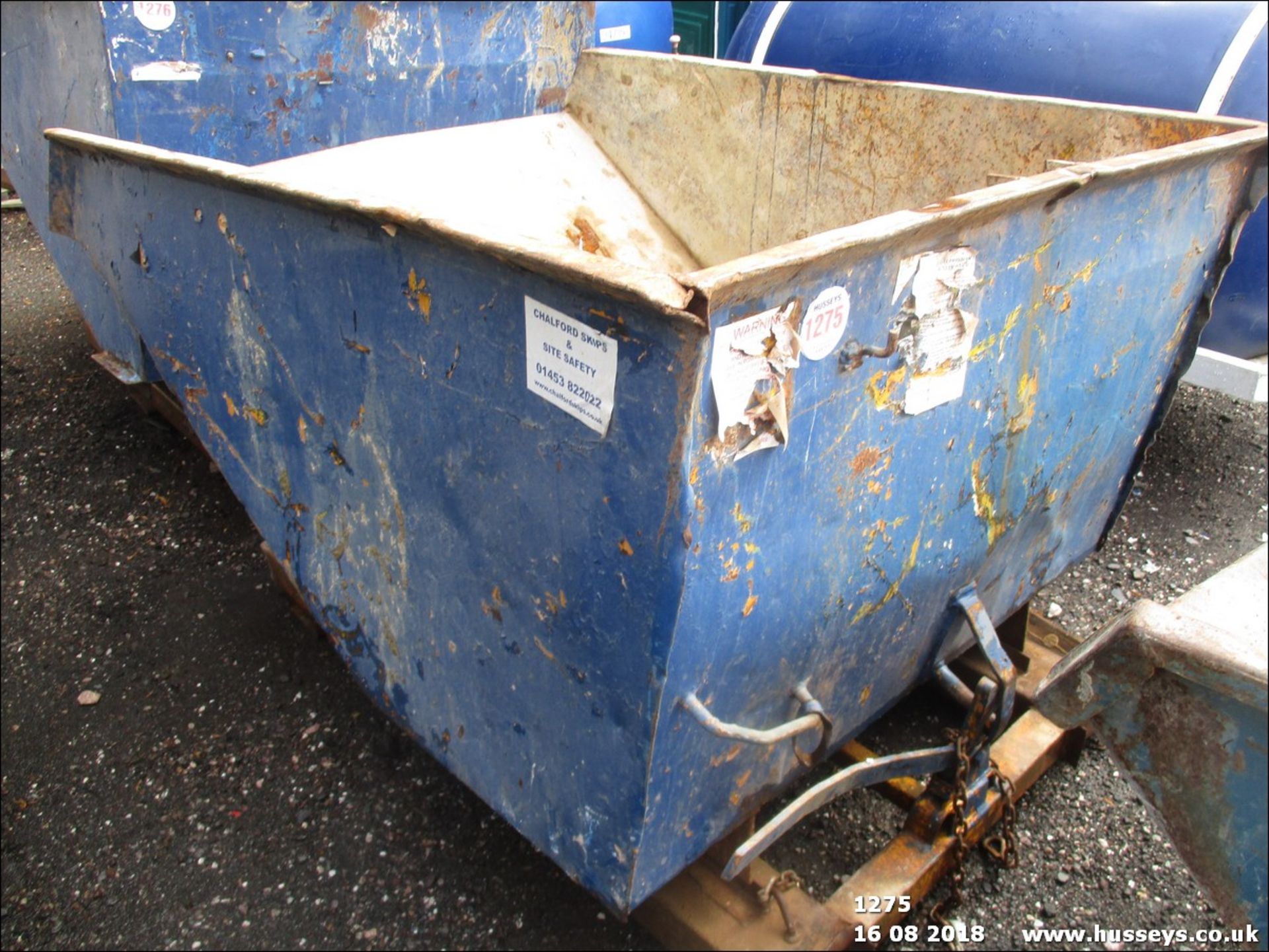 FORKIFT TIPPING SKIP