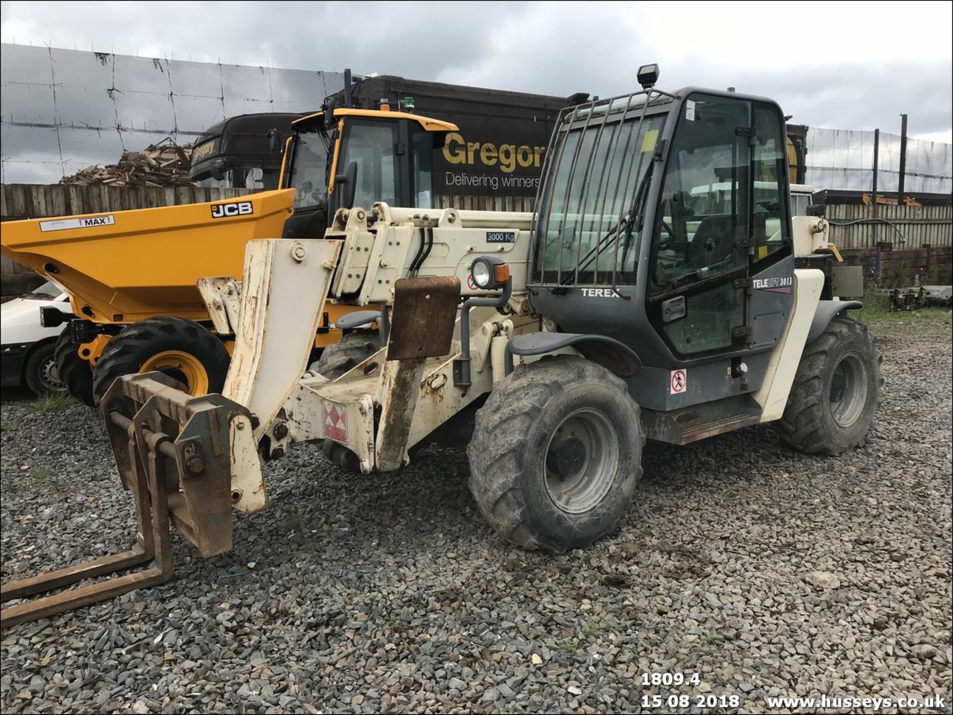 TEREX TELELIFT 3013 TELEHANDLER 2002 6426 HRS RUNS, DRIVES, LIFTS. JACKLEGS - Image 5 of 11