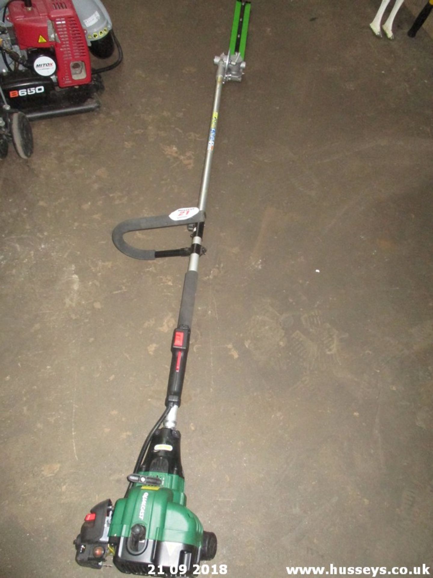 LONG REACH HEDGE TRIMMER