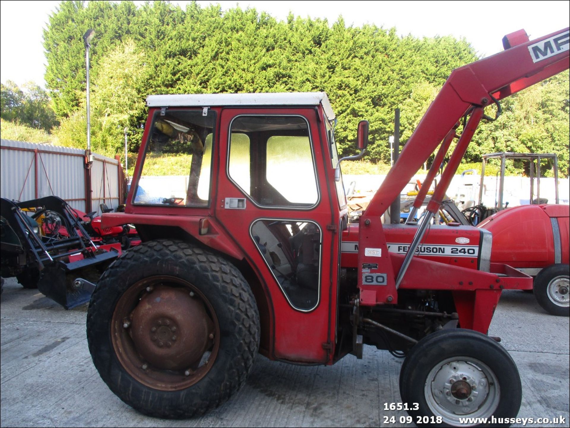 MASSEY FERGUSON 240 TRACTOR - Image 3 of 5