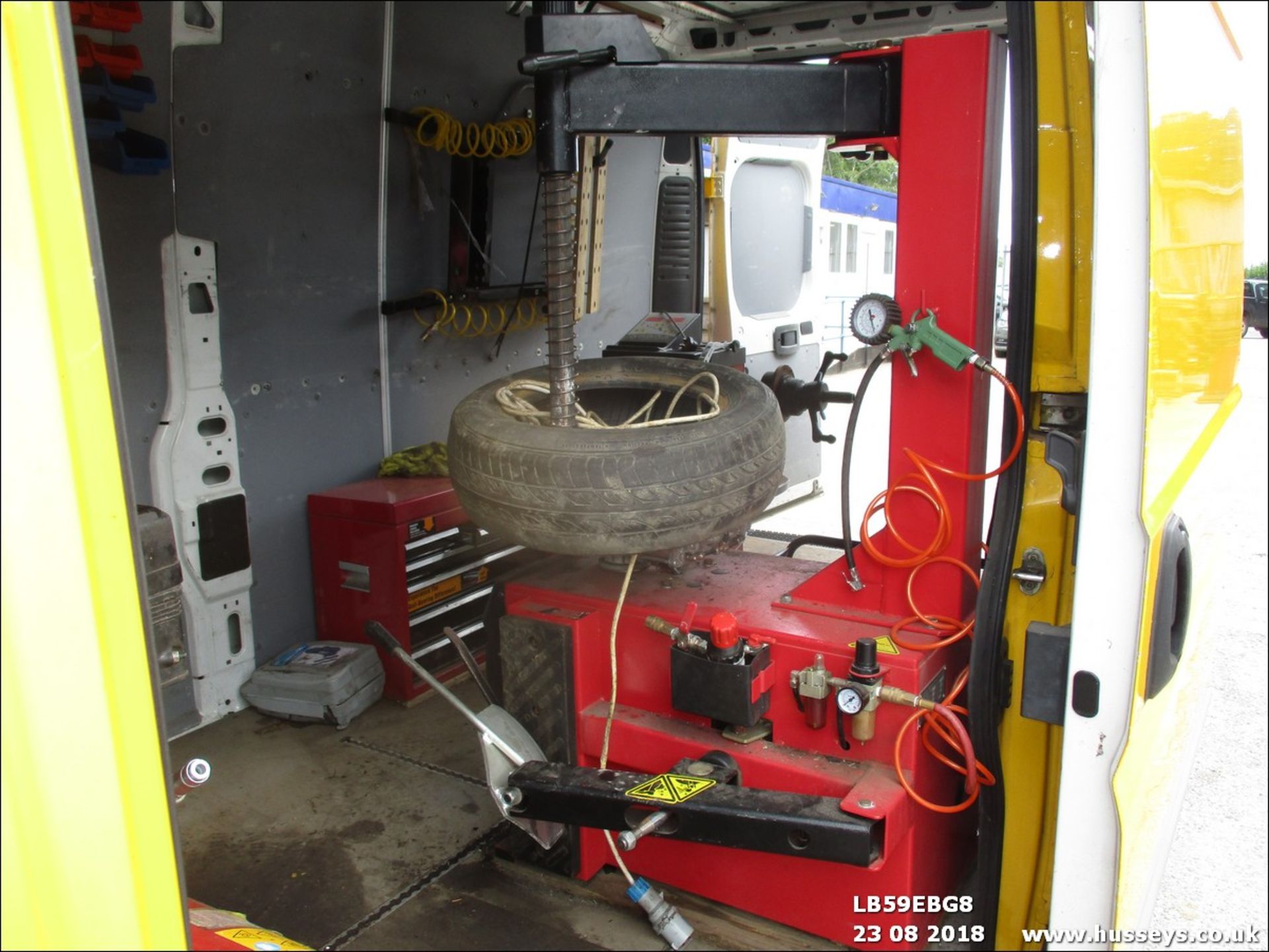 2010 CITROEN RELAY 35HDI FULLY FITTED OUT FOR TYRE FITTING - Image 8 of 9