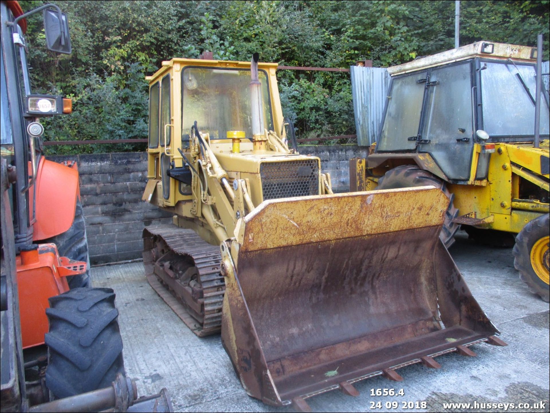 KOMATSU DS13-17 TRACKED LOADER, RUNS, DRIVES, LIFTS, KEY - Image 2 of 2