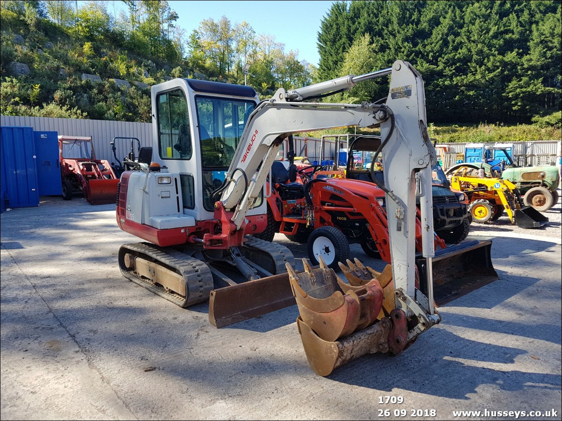 TAKEUCHI TB125 C/W 3 BUCKETS PIPED 2009. 3537 HRS