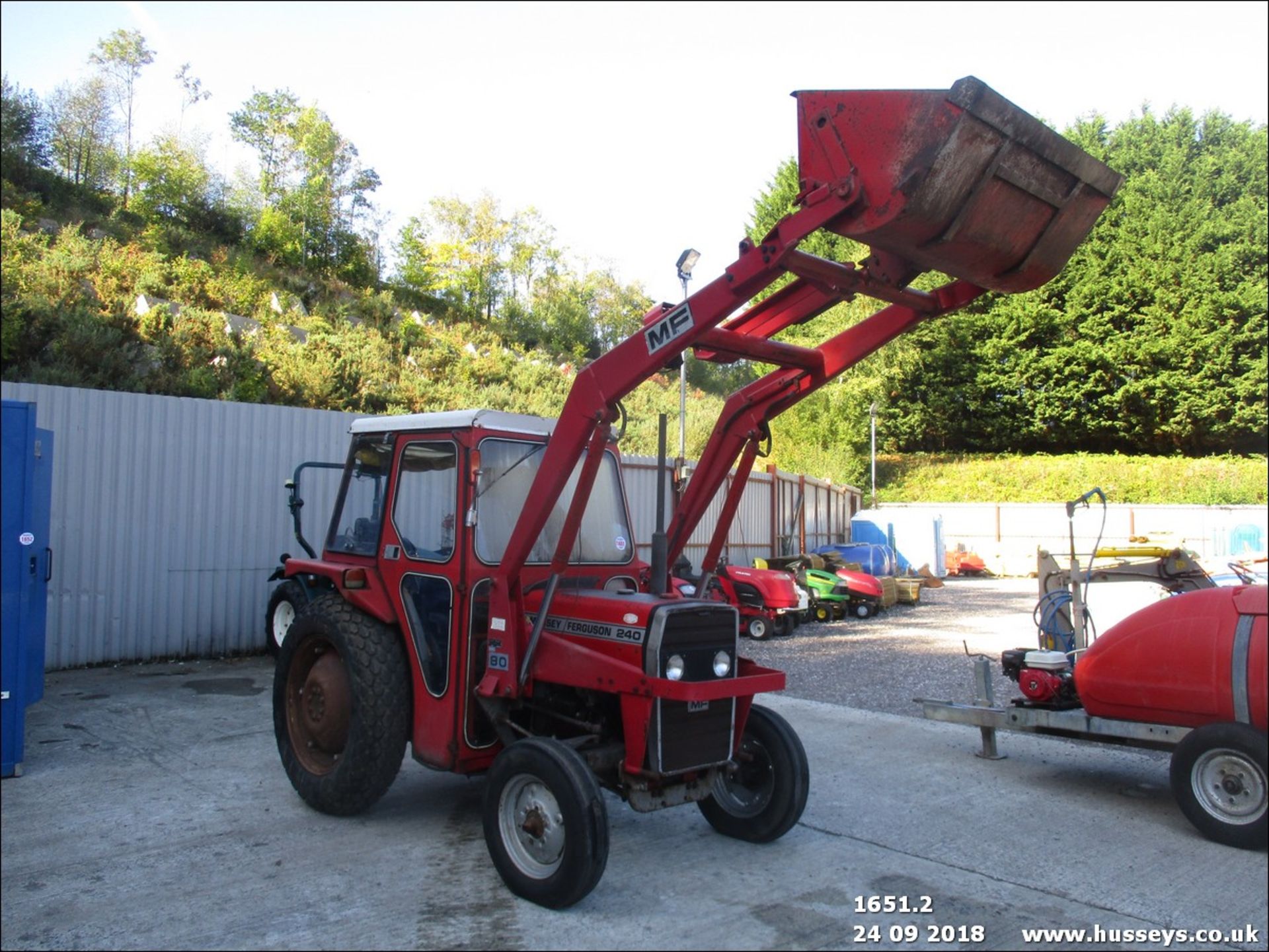 MASSEY FERGUSON 240 TRACTOR - Image 2 of 5