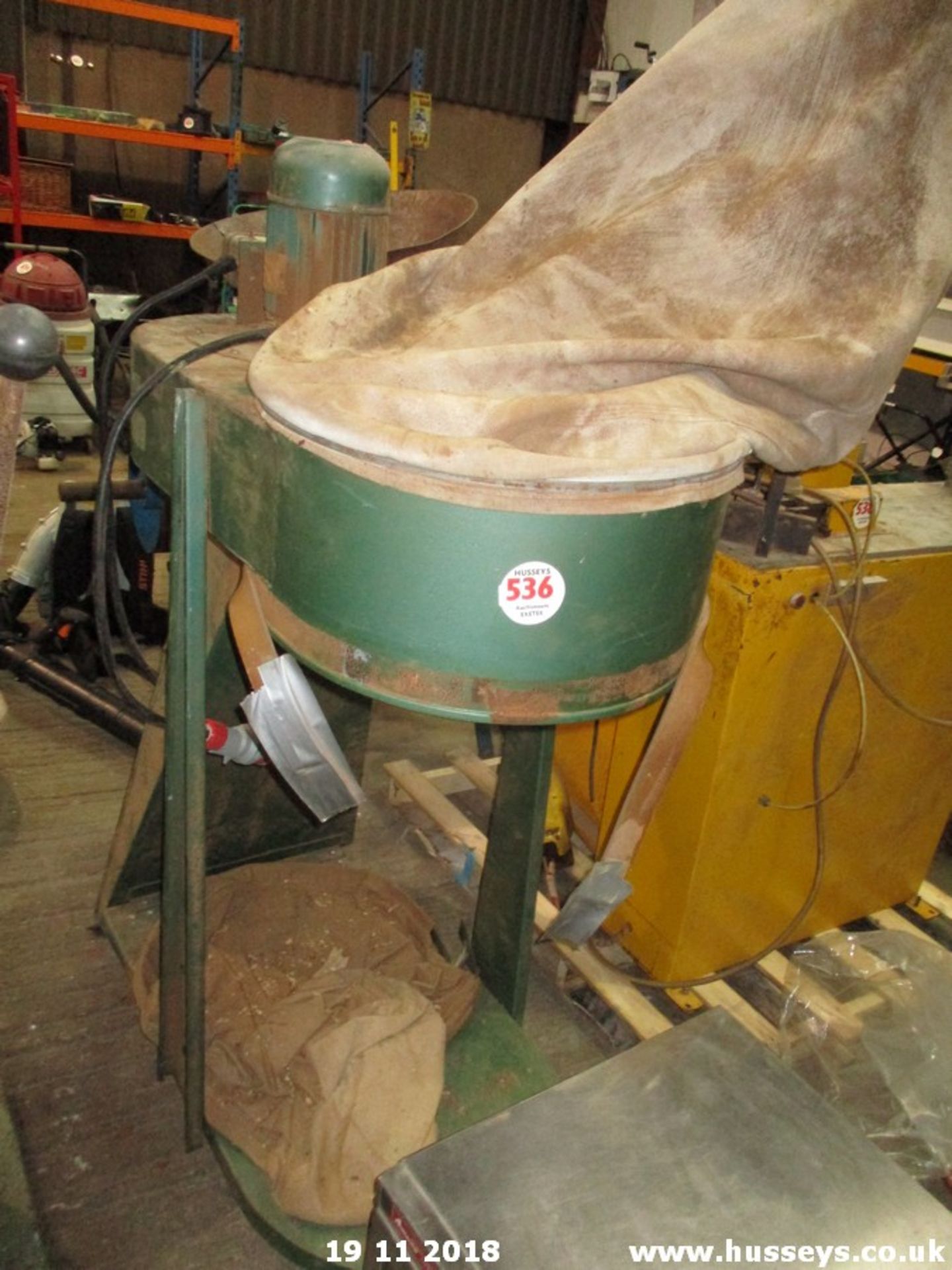 DUST EXTRACTOR