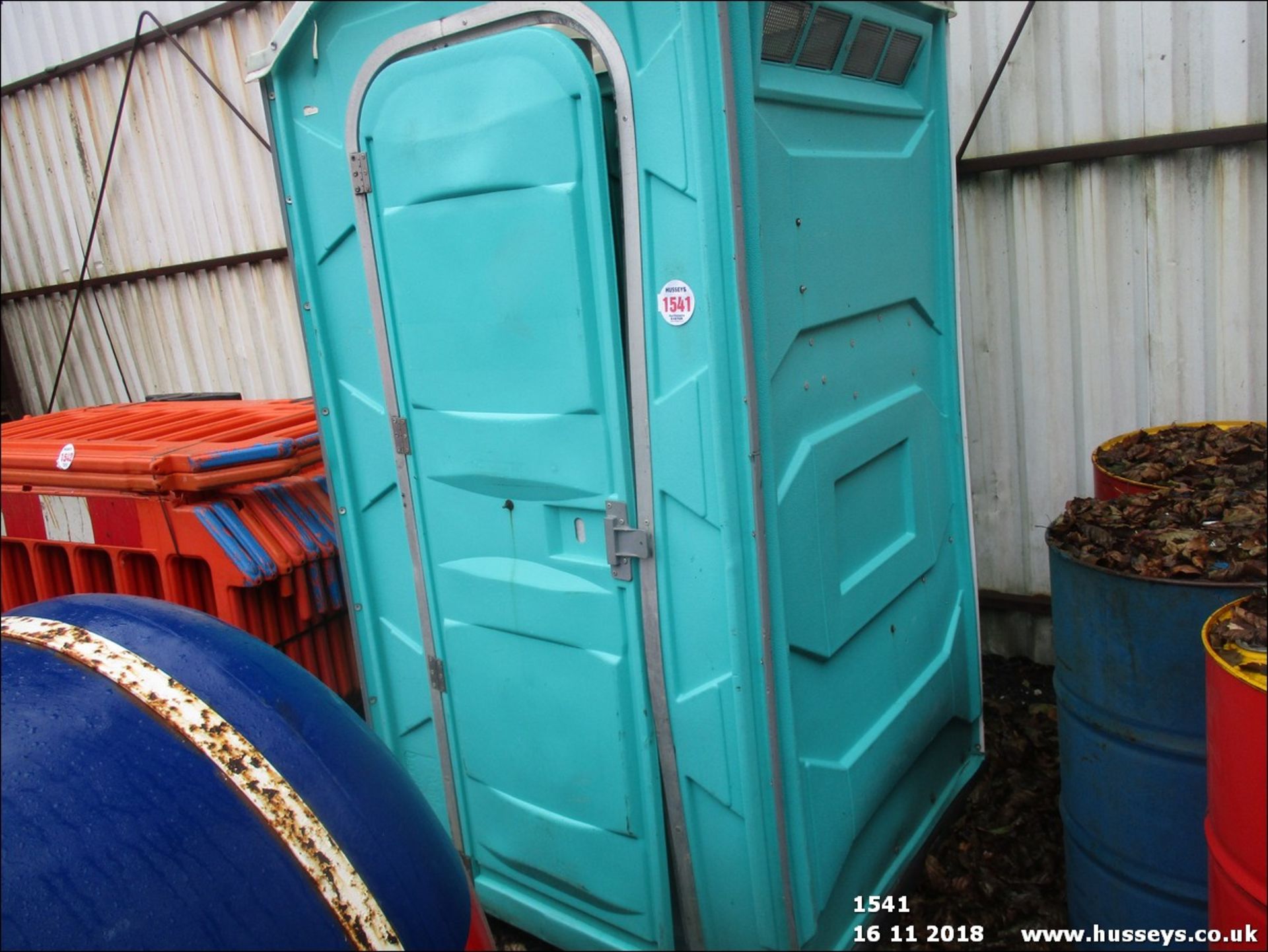 PORTABLE TOILET