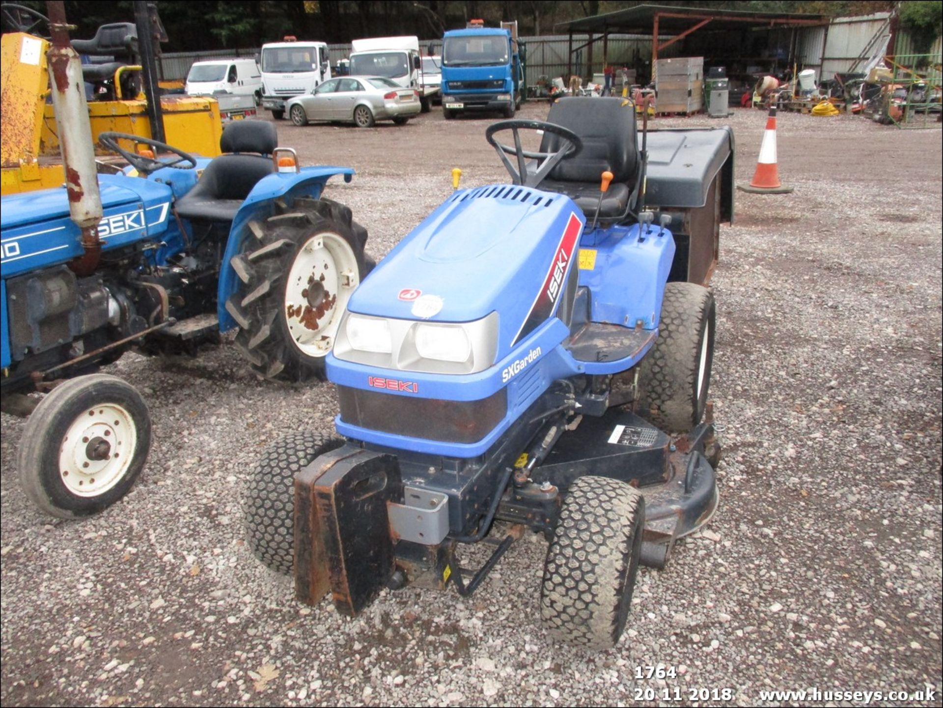 ISEKI SX GARDEN MOWER C/W COLLECTOR ,RUNS,CUTS