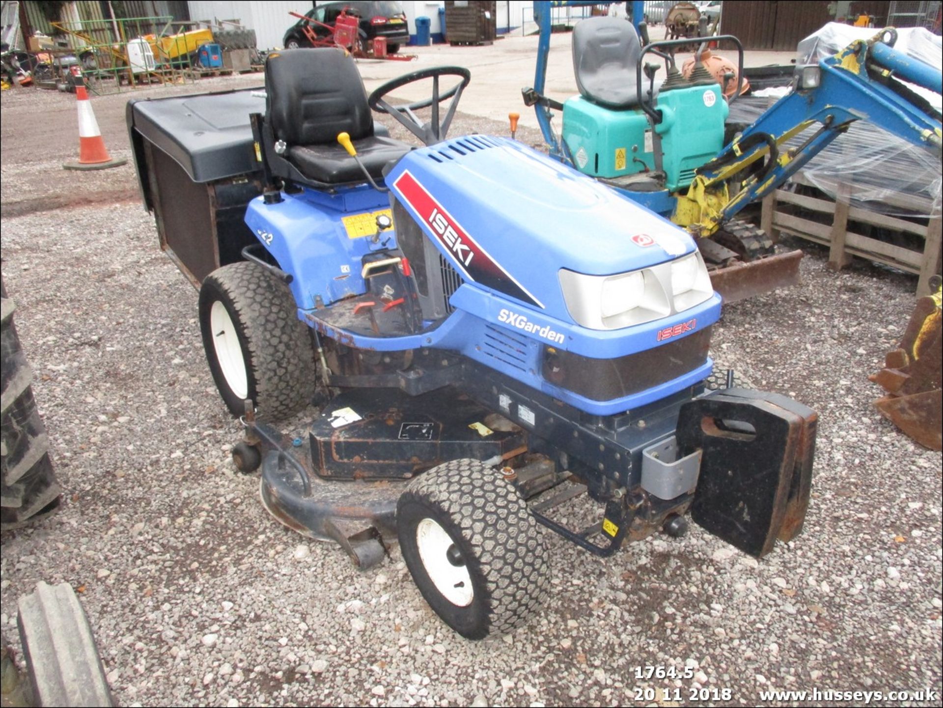 ISEKI SX GARDEN MOWER C/W COLLECTOR ,RUNS,CUTS - Image 3 of 4