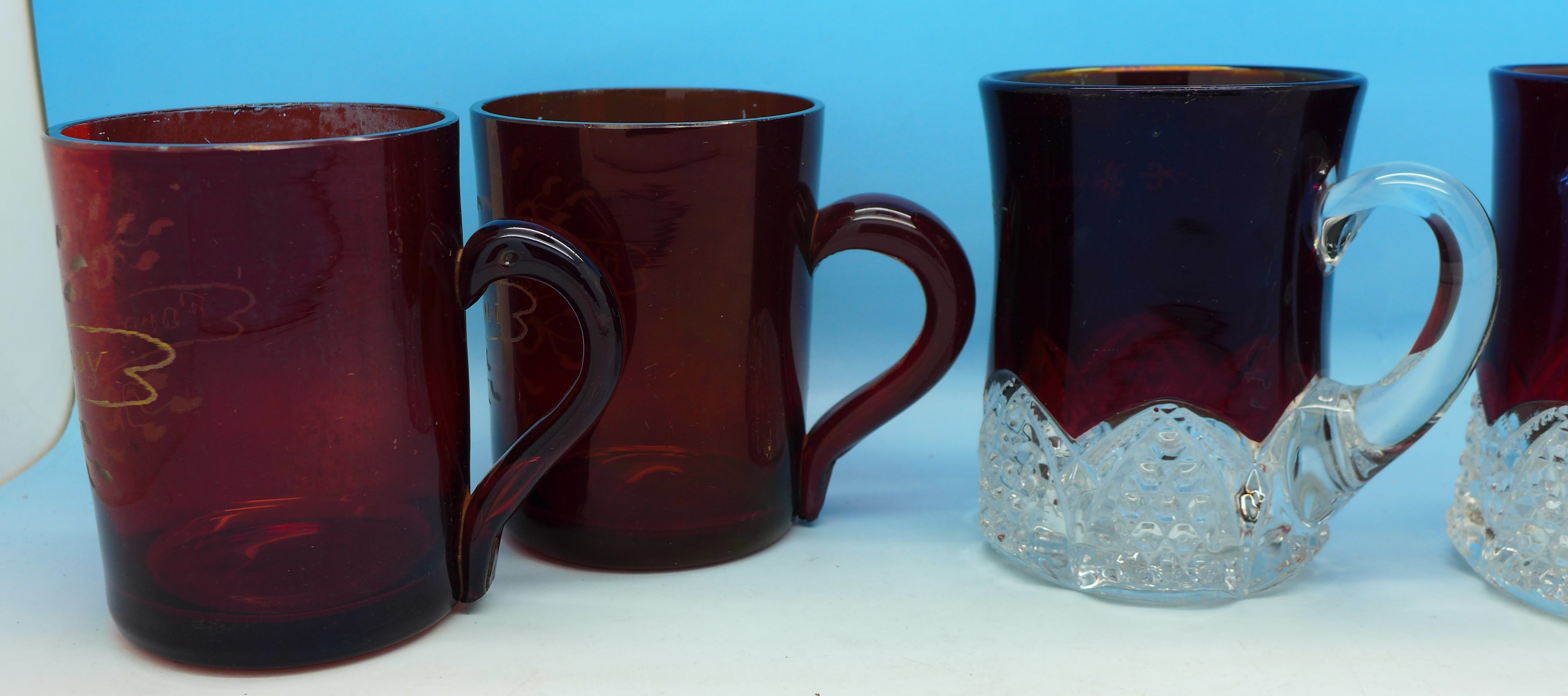 Two pairs of ruby glass mugs, - Image 2 of 2