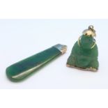 A 9ct gold mounted nephrite jade pendant,