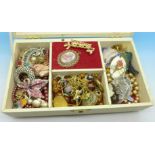 A jewellery box with costume jewellery, 1.