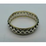 A 9ct gold and silver ring, total weight 2.