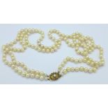 A 9ct gold set pearl necklace