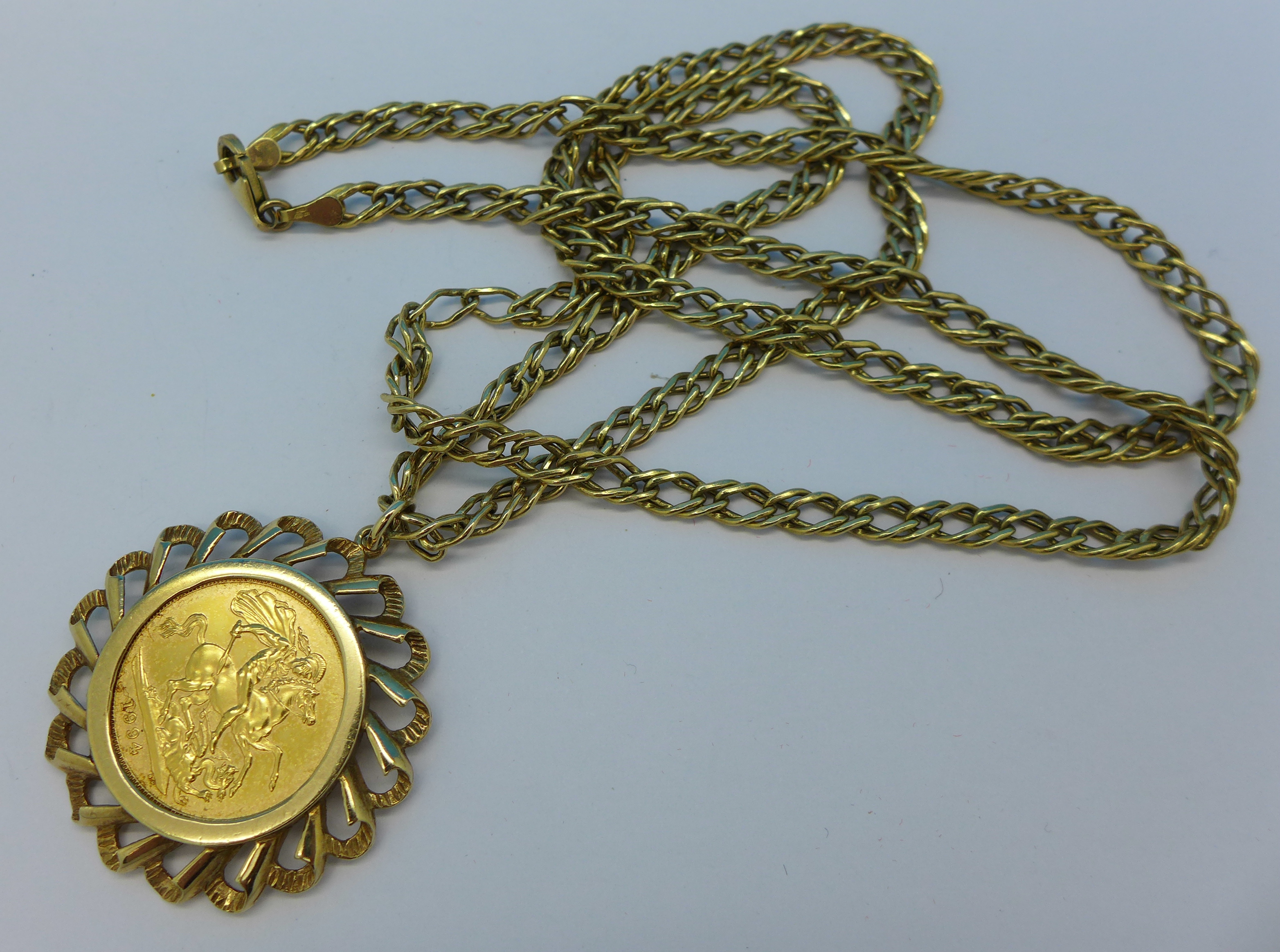 A 1994 full sovereign in a 9ct gold mount on a 9ct gold chain, chain a/f, 21.