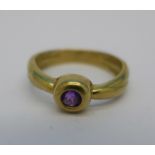 A 9ct gold and amethyst ring, 3g,