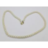 A pearl necklace with 9ct gold clasp