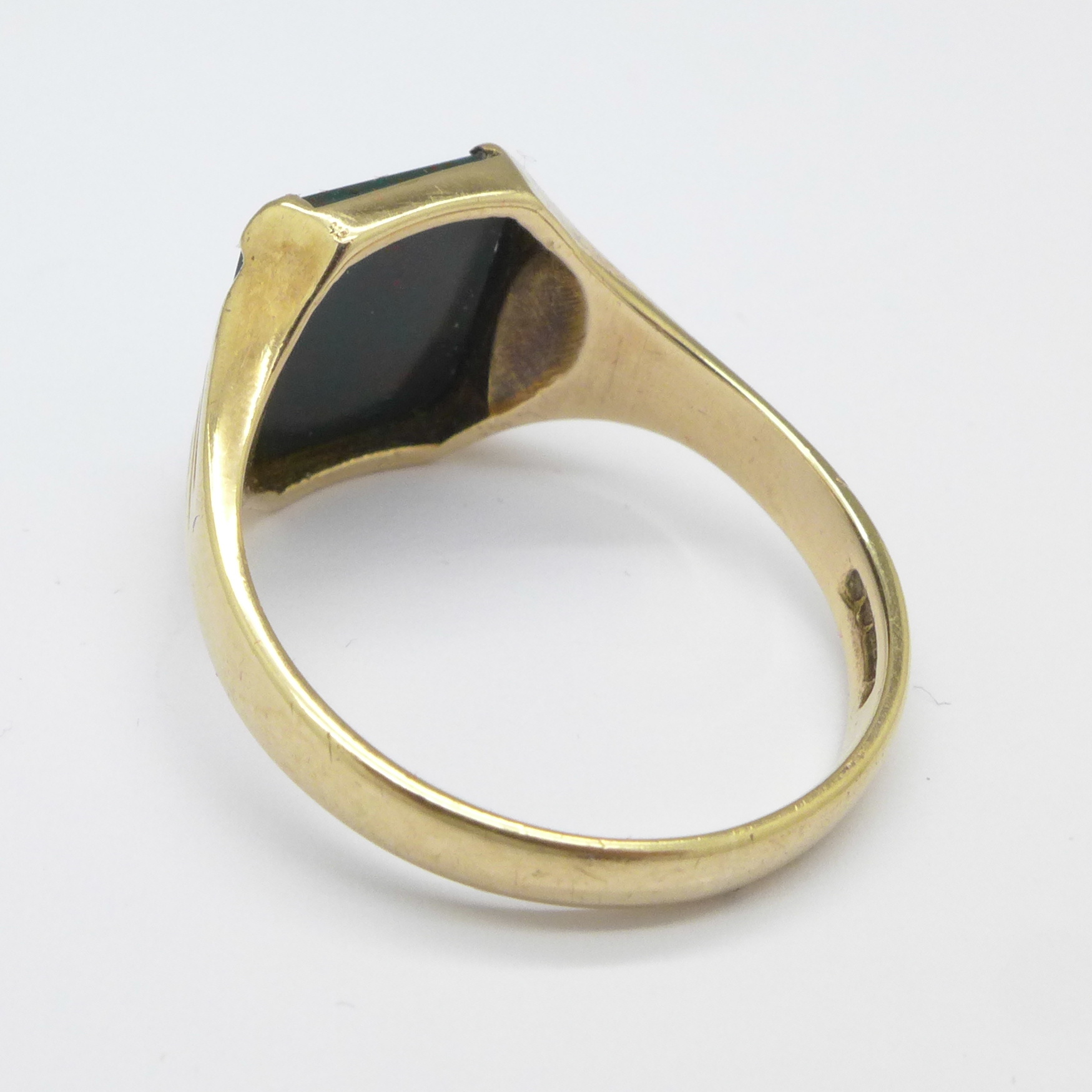 A 9ct gold and bloodstone ring, 4. - Image 2 of 2