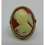 A 9ct gold carved cameo ring, 3.