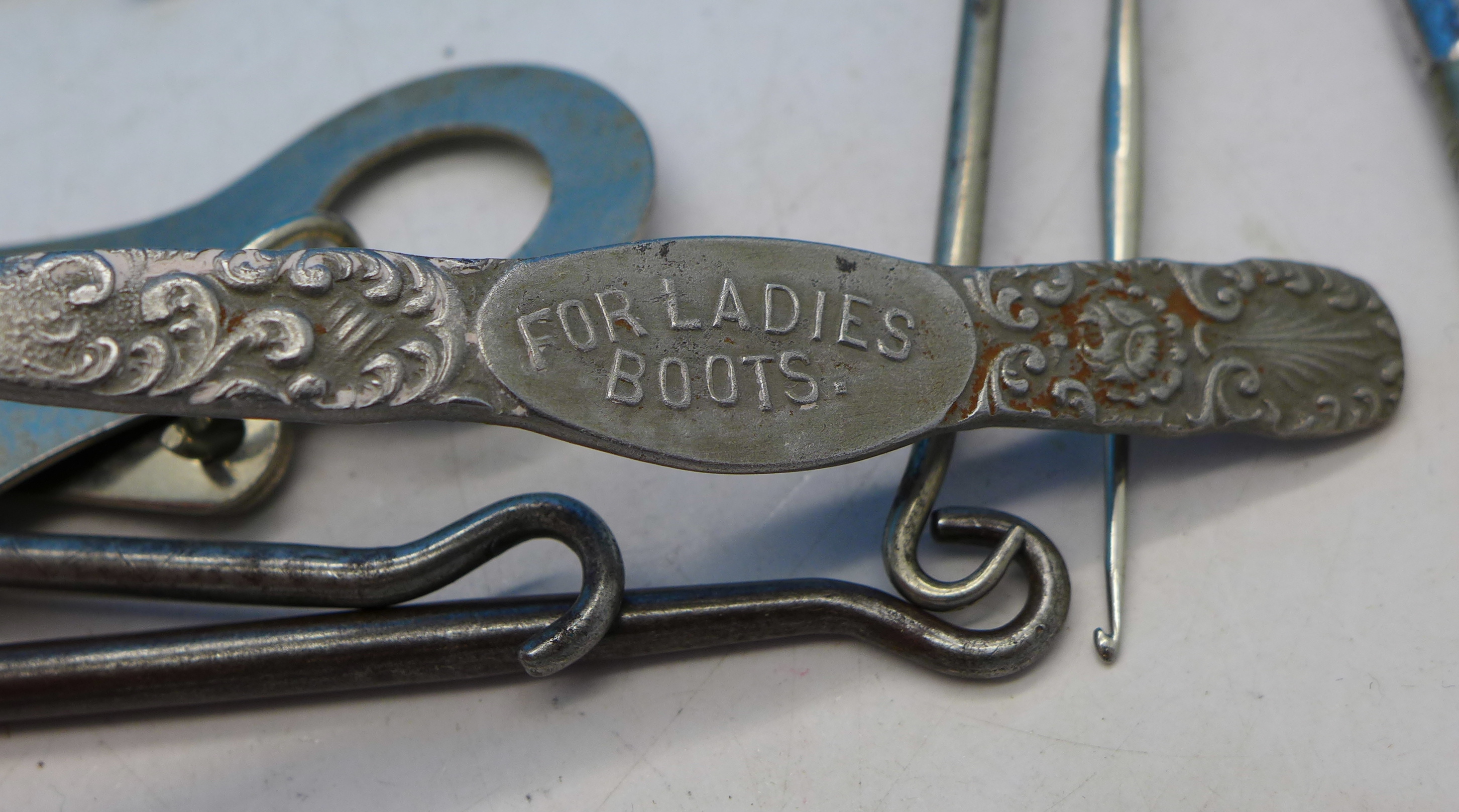 A collection of button hooks including silver handled and advertising - Image 3 of 3