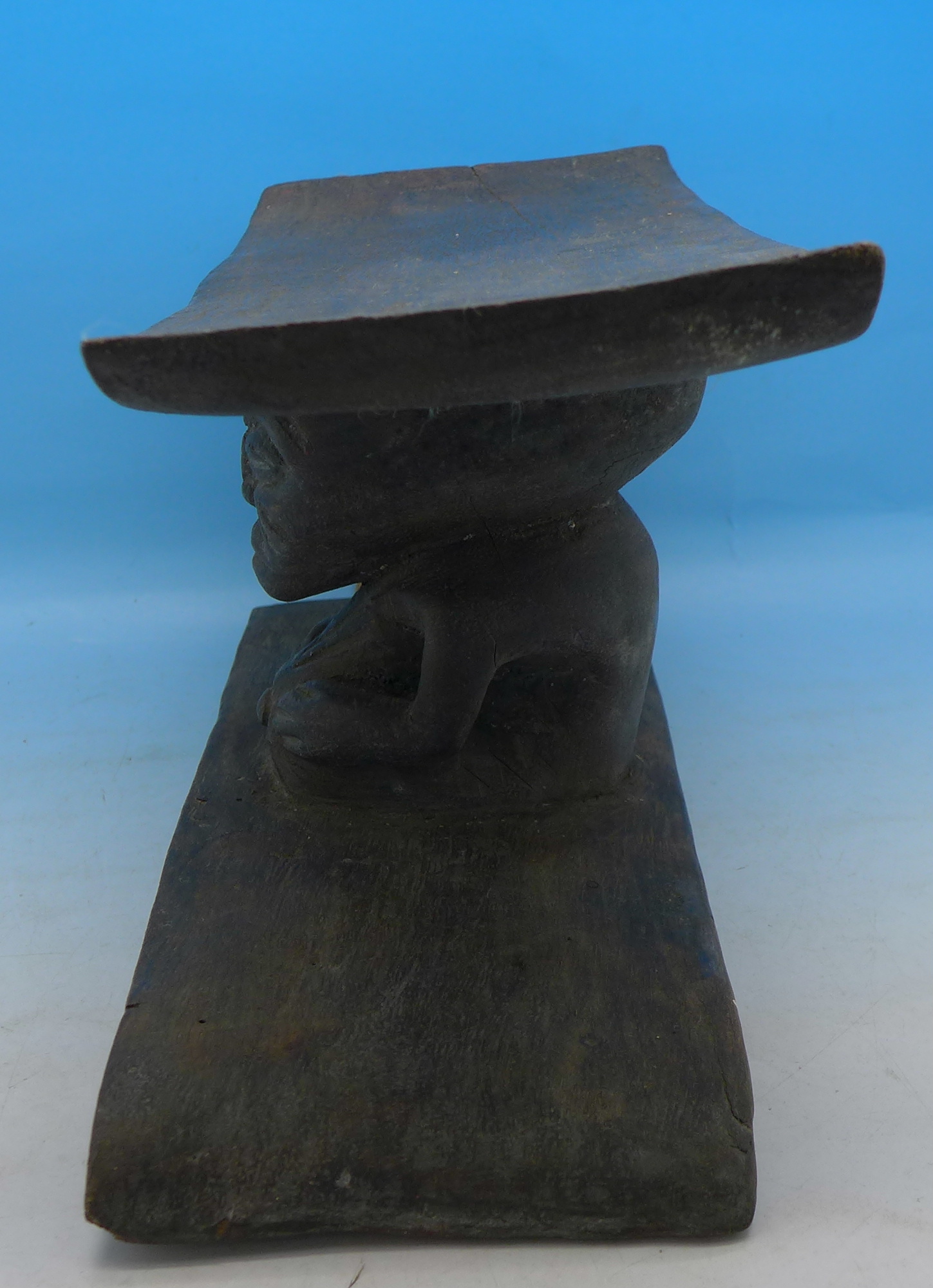 African tribal souvenir; a carved Kuba head rest, - Bild 3 aus 3