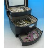 A jewellery box and jewellery, 1.