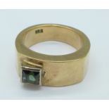 A 9ct gold and green stone ring, 11.
