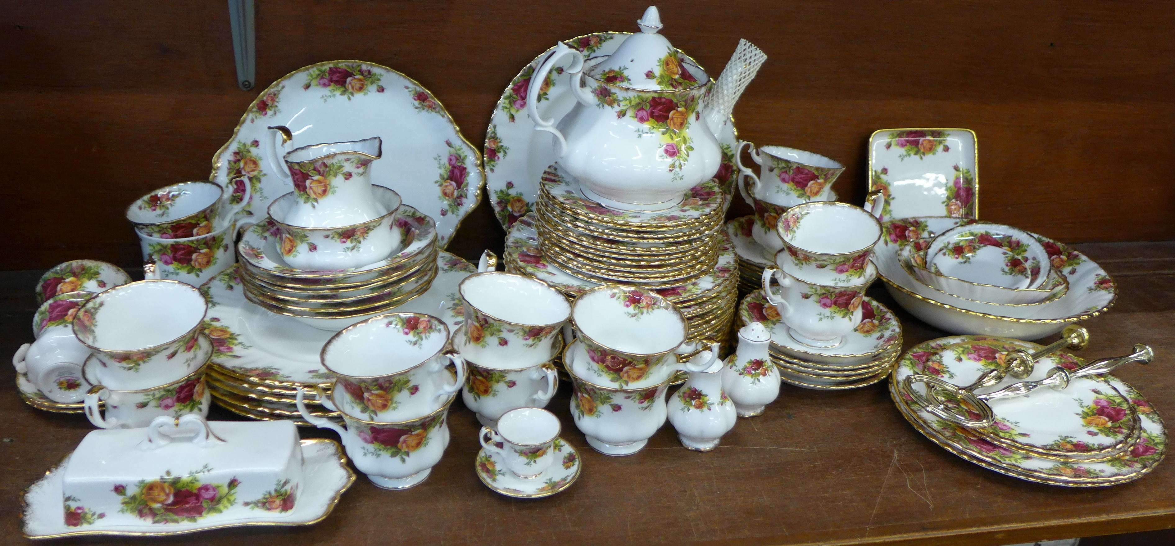 A collection of Royal Albert Old Country Roses tea and dinnerware, etc.
