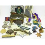 A collection of medals, badges, etc., including a WWI Victory medal to T.Z 11216 A. Galbraith Sig.R.