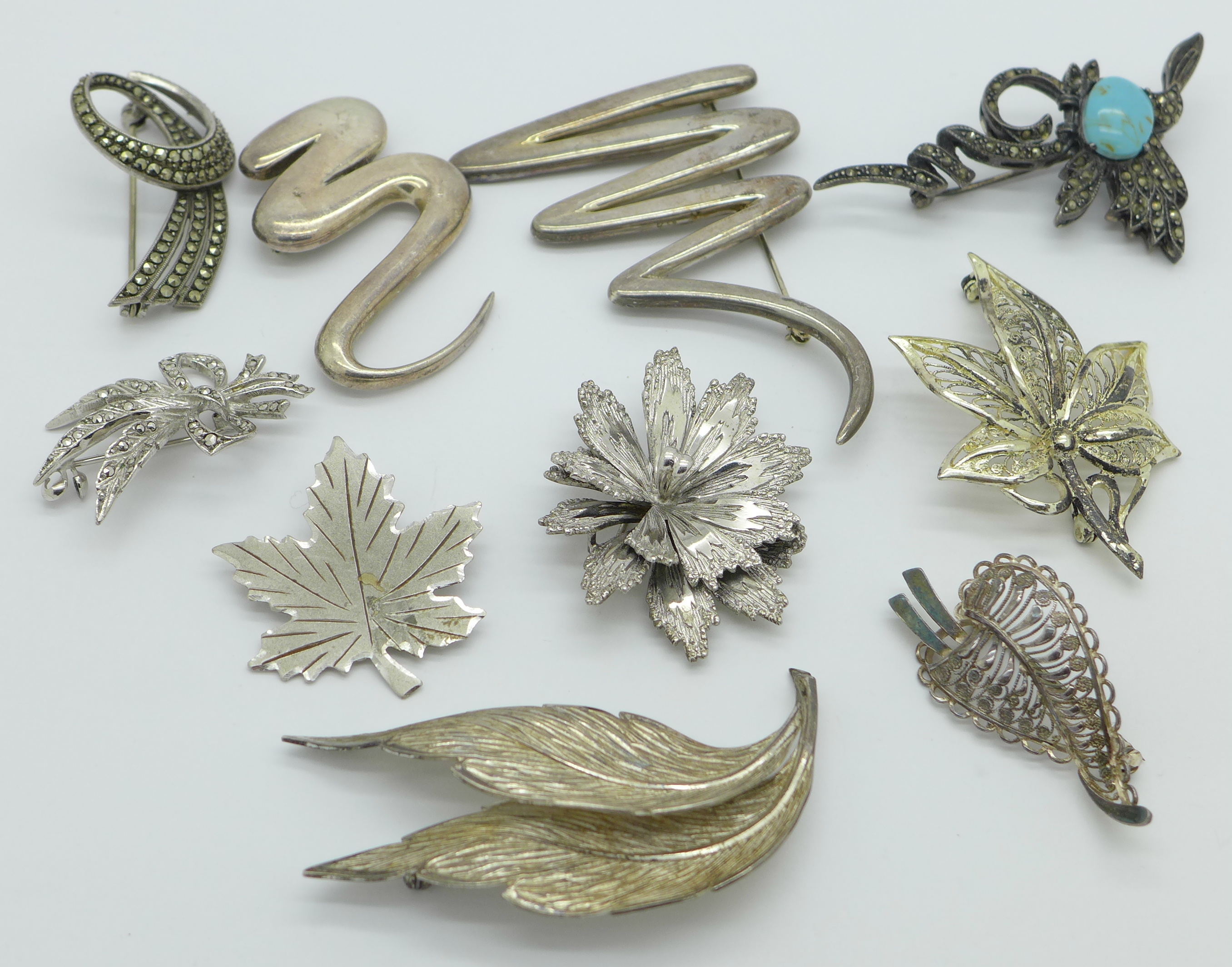 Ten silver brooches including one marked 925 Tiffany & Co. - Image 2 of 4