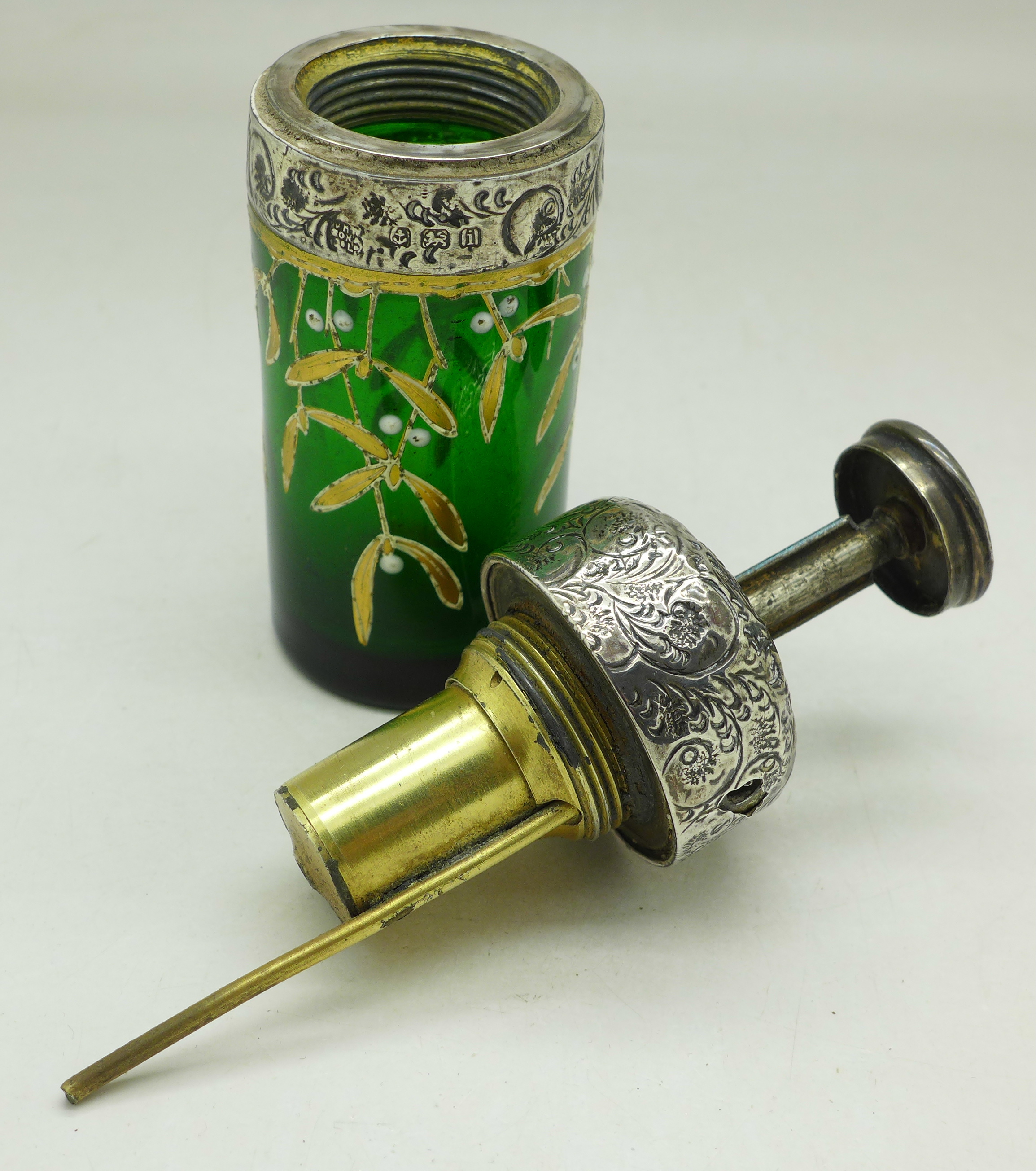 A silver mounted green glass scent bottle - Image 4 of 4