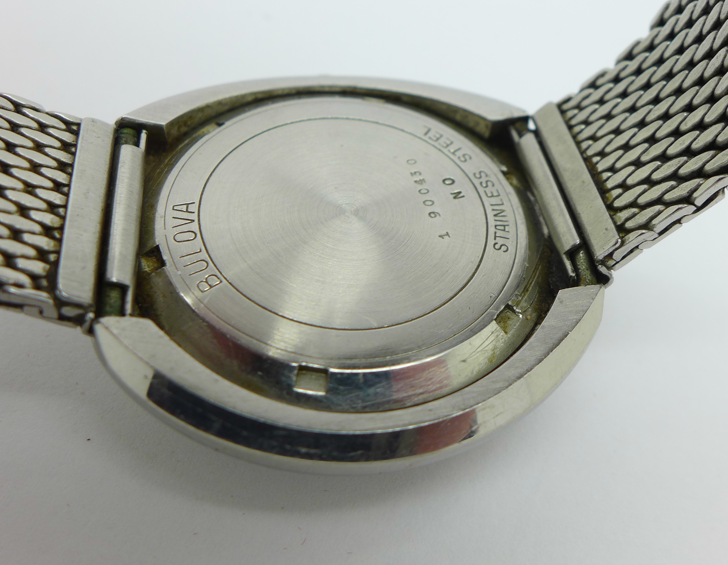 A 1970's Bulova automatic wristwatch with day and date - Image 2 of 3