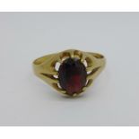 A 9ct gold and garnet ring, 2.