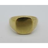 A 9ct gold signet ring, 8.