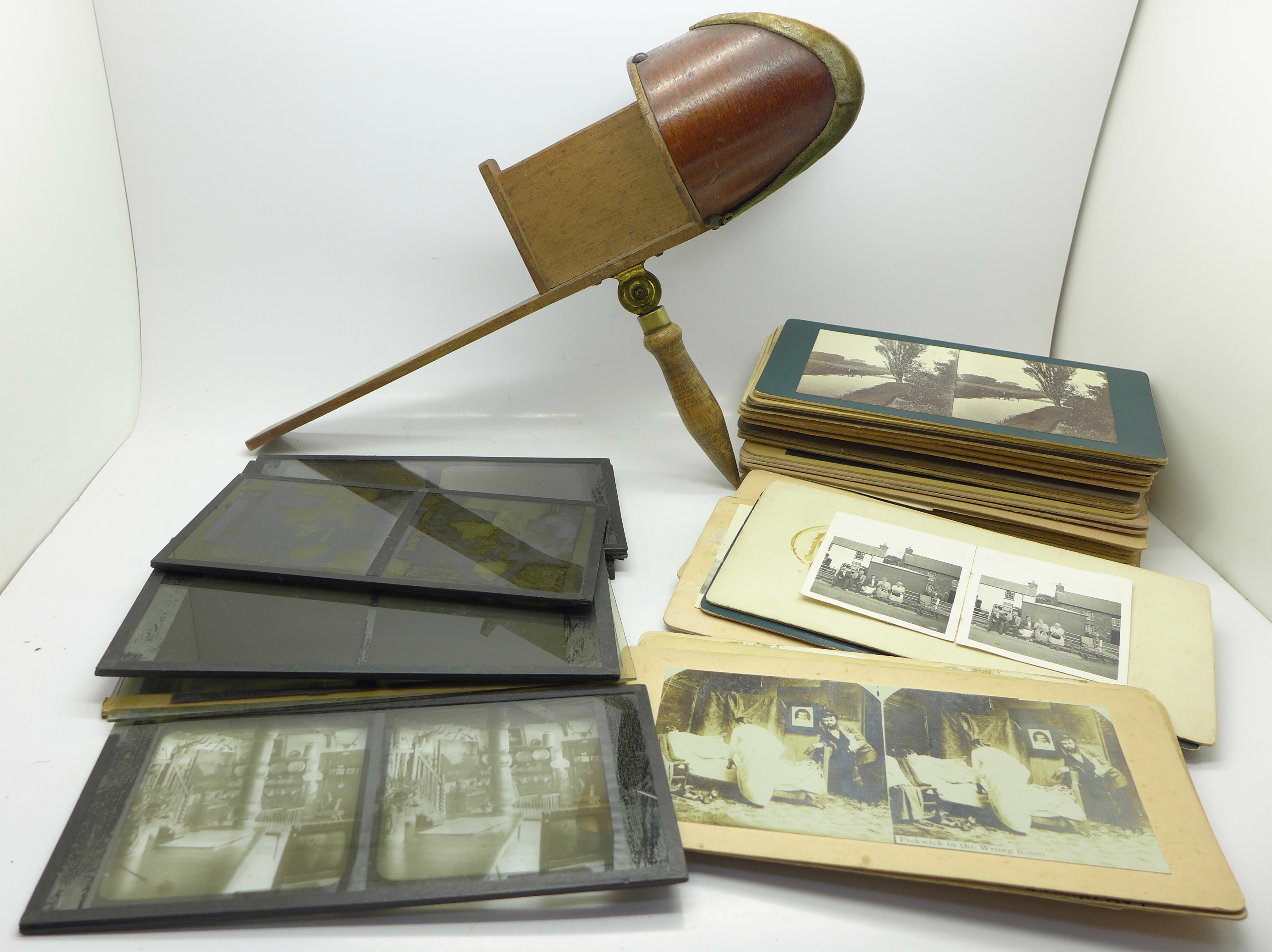 A stereo card viewer and cards,