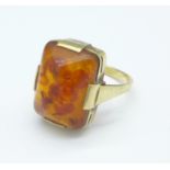 A 9ct gold and amber ring, 3.